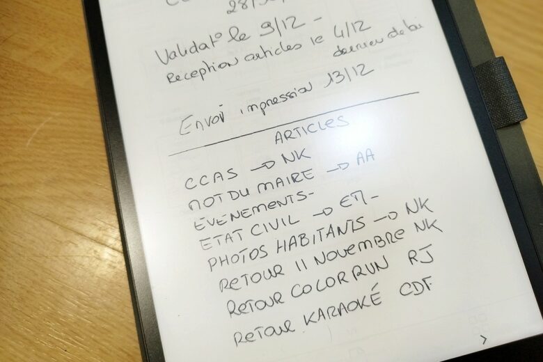 La gestion des tâches devient plus simple et plus claire grâce à l’espace de travail de la PaperSlate Pro.