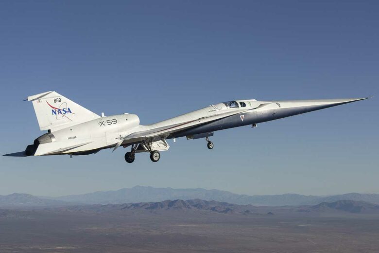 L'avion supersonique X-59 en plein vol.