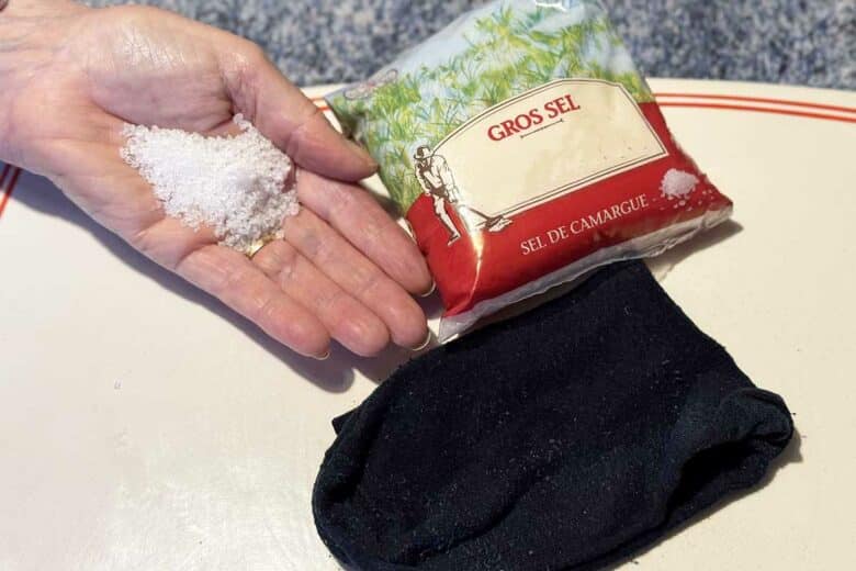 Du gros sel et un vieille chaussette.