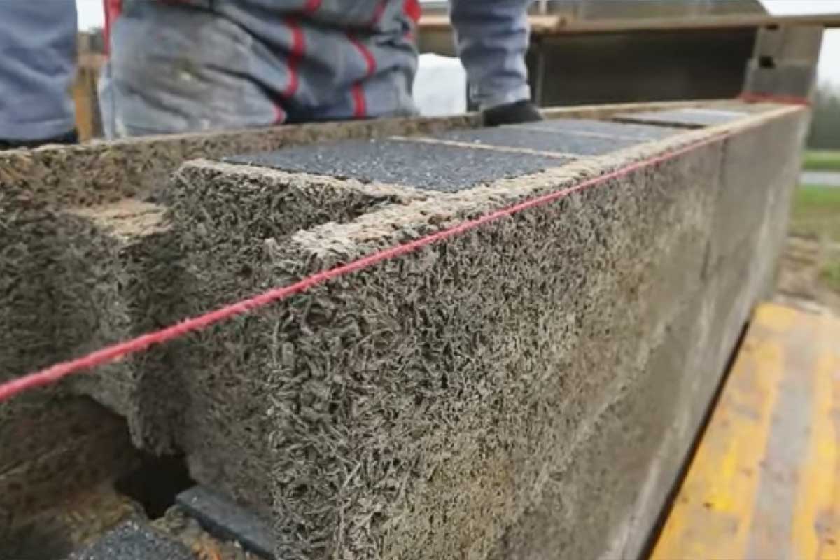 Construction d'un mur avec des Thermiblocs.