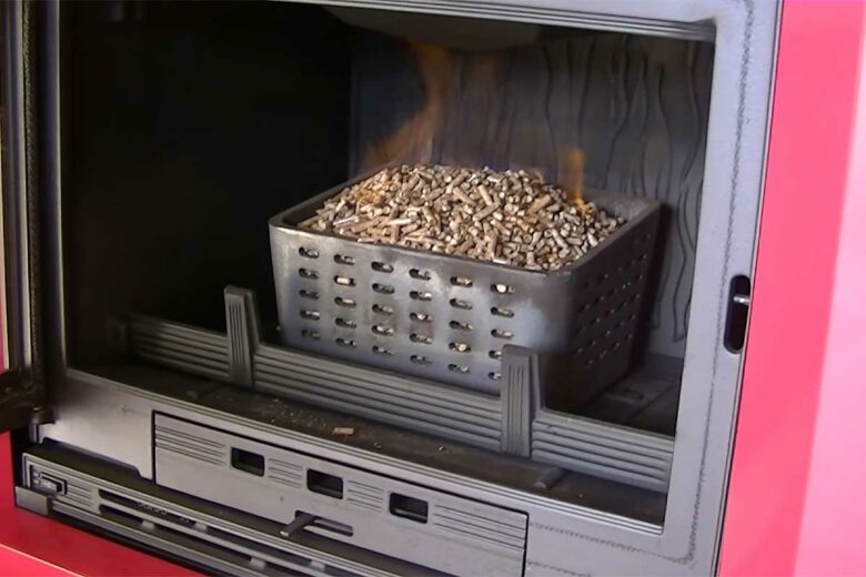 Un panier bruleur de pellets.