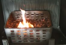 Un brasier en fonte pour bruler du pellet dans un insert.