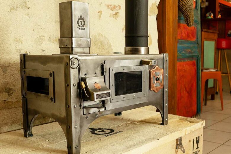 Un superbe poêle miniature.