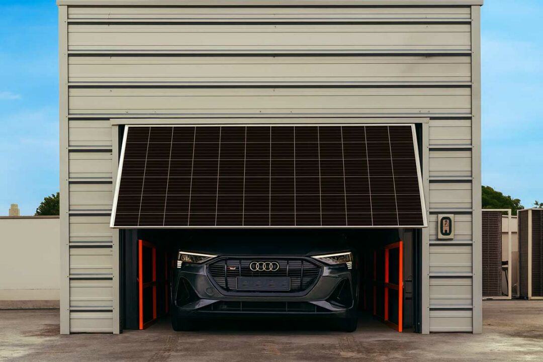 Une porte de garage en panneaux photovoltaïques.