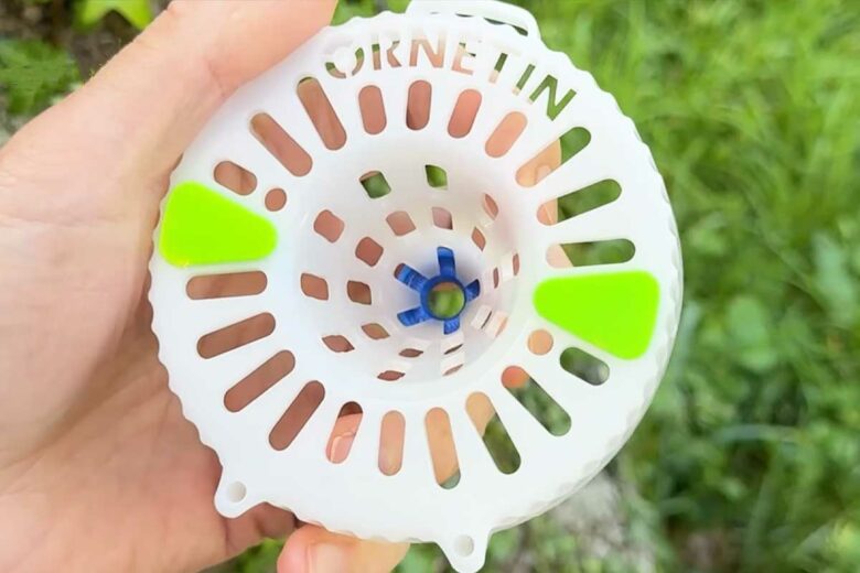 Un piège Ornetin à fixer sur un pot en verre.