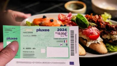 Paiement d'un repas en ticket restaurant.