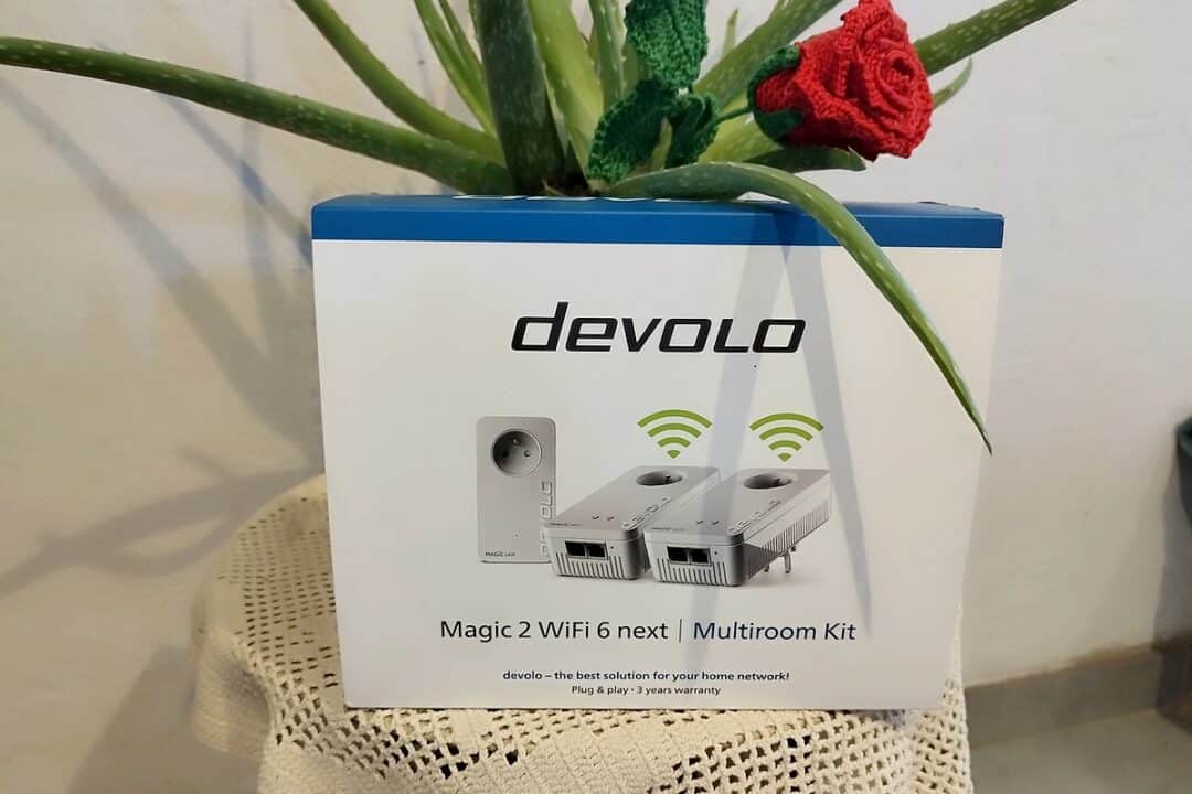 Le packaging du devolo Magic 2 WiFi 6 Next, prêt à transformer les zones mortes en zones connectées.