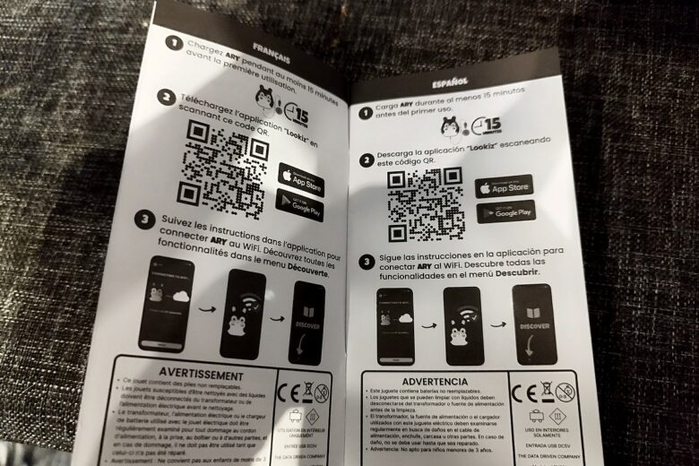Le manuel d’installation de Lookiz, la peluche intelligente ARY à IA intégrée, avec QR codes et instructions multilingues.