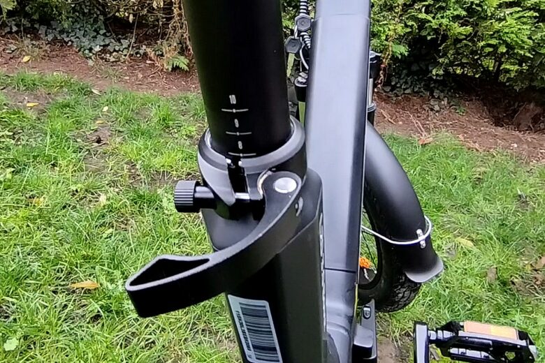 Le système de réglage de la tige de selle de l’ENGWE L20 3.0 Boost, pratique pour adapter la hauteur en quelques secondes.