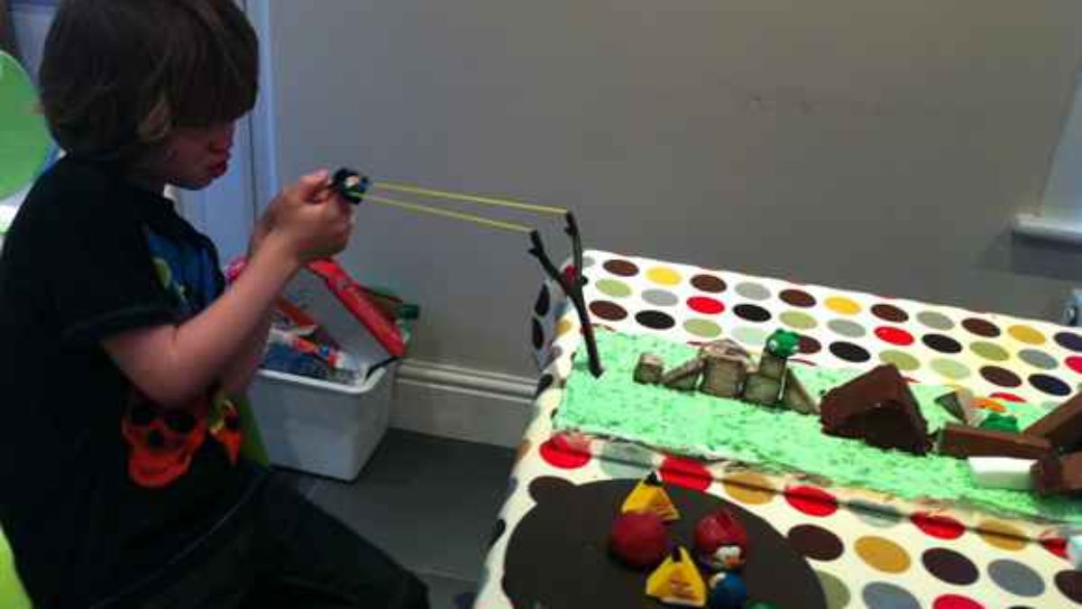 Le Gateau D Anniversaire Du Jeu Angry Birds Jouable