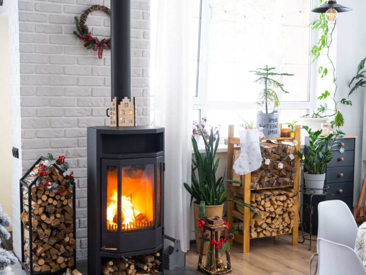 Poêle et cheminée : bois ou gaz, quelle énergie de chauffage choisir - Côté  Maison