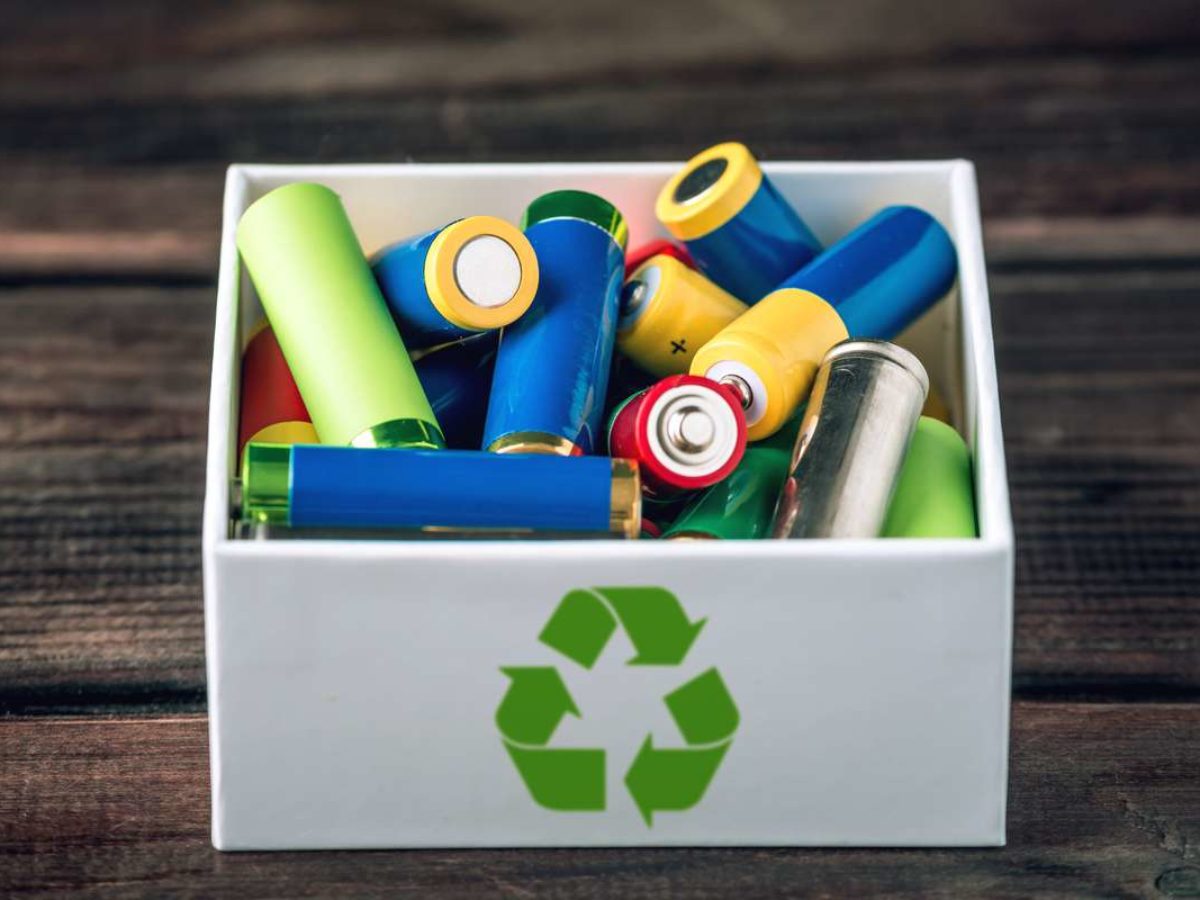 La nouvelle eco : Corepile, une boite pour mieux recycler ses piles usagées  - France Bleu