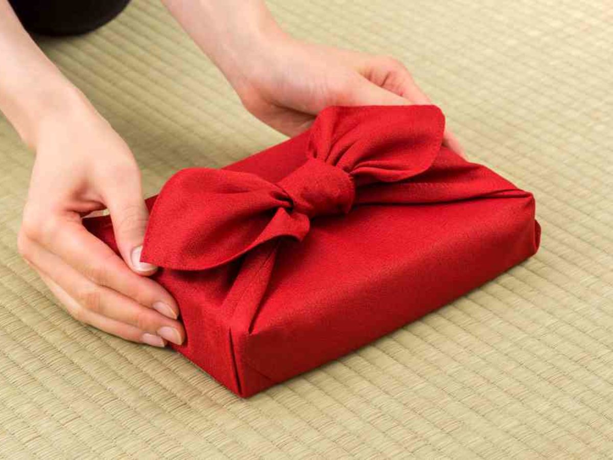 DIY Furoshiki, l'emballage cadeau réutilisable (avec schéma
