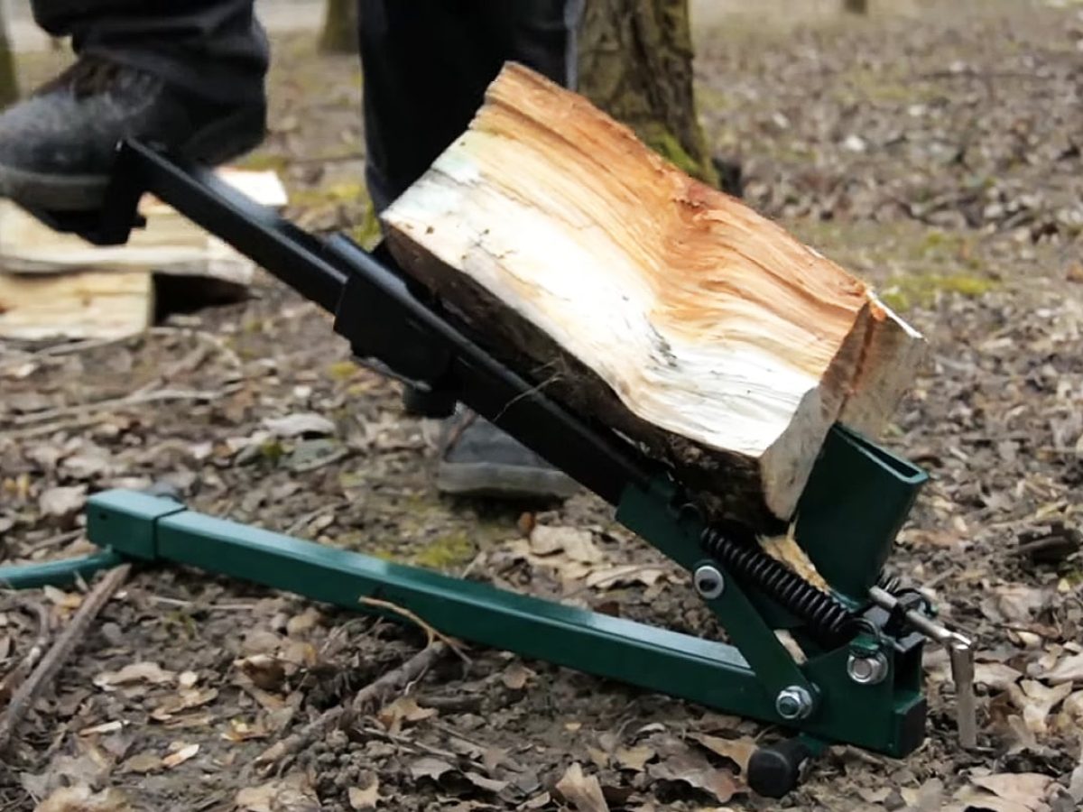L'invention de la fendeuse de bûches à pied pour couper du bois de
