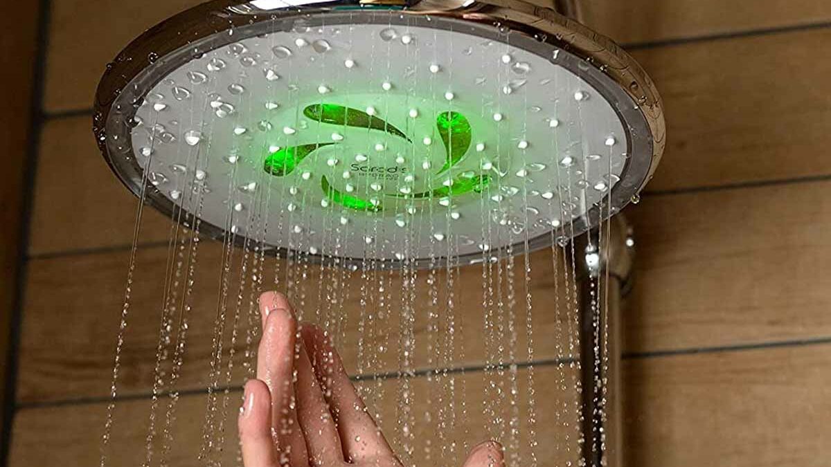 Une start-up grenobloise invente un pommeau de douche lumineux pour mieux  économiser l'eau