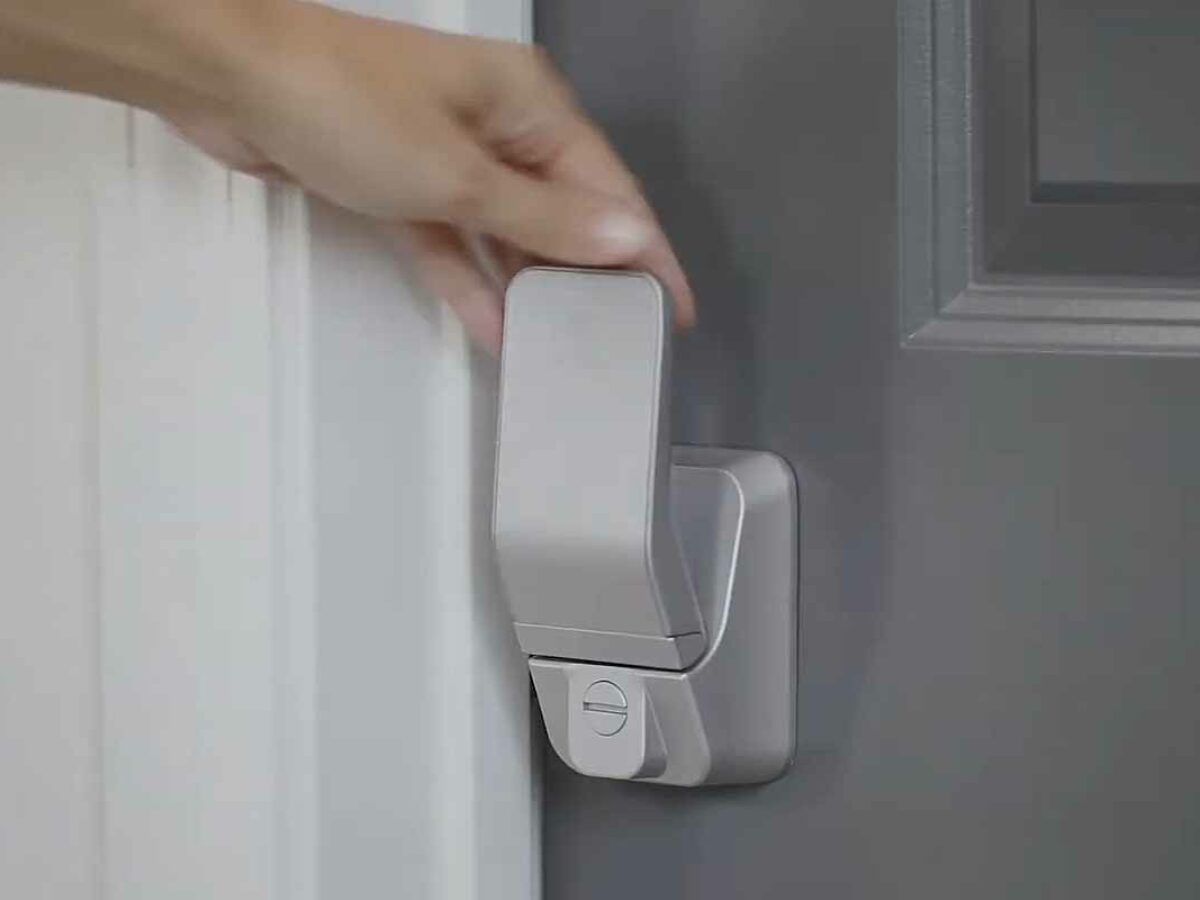 Isolation : le rideau de porte magnétique, un dispositif simple et efficace  pour réduire vos pertes de chaleur - NeozOne