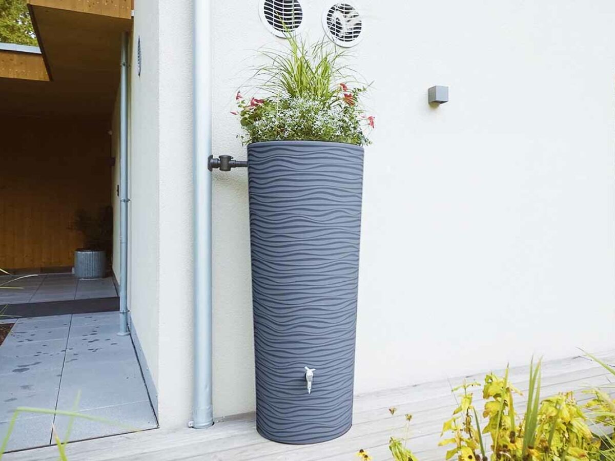 Ces 7 récupérateurs d'eau de pluie de gouttière sont décoratifs et très  discrets dans le jardin - NeozOne