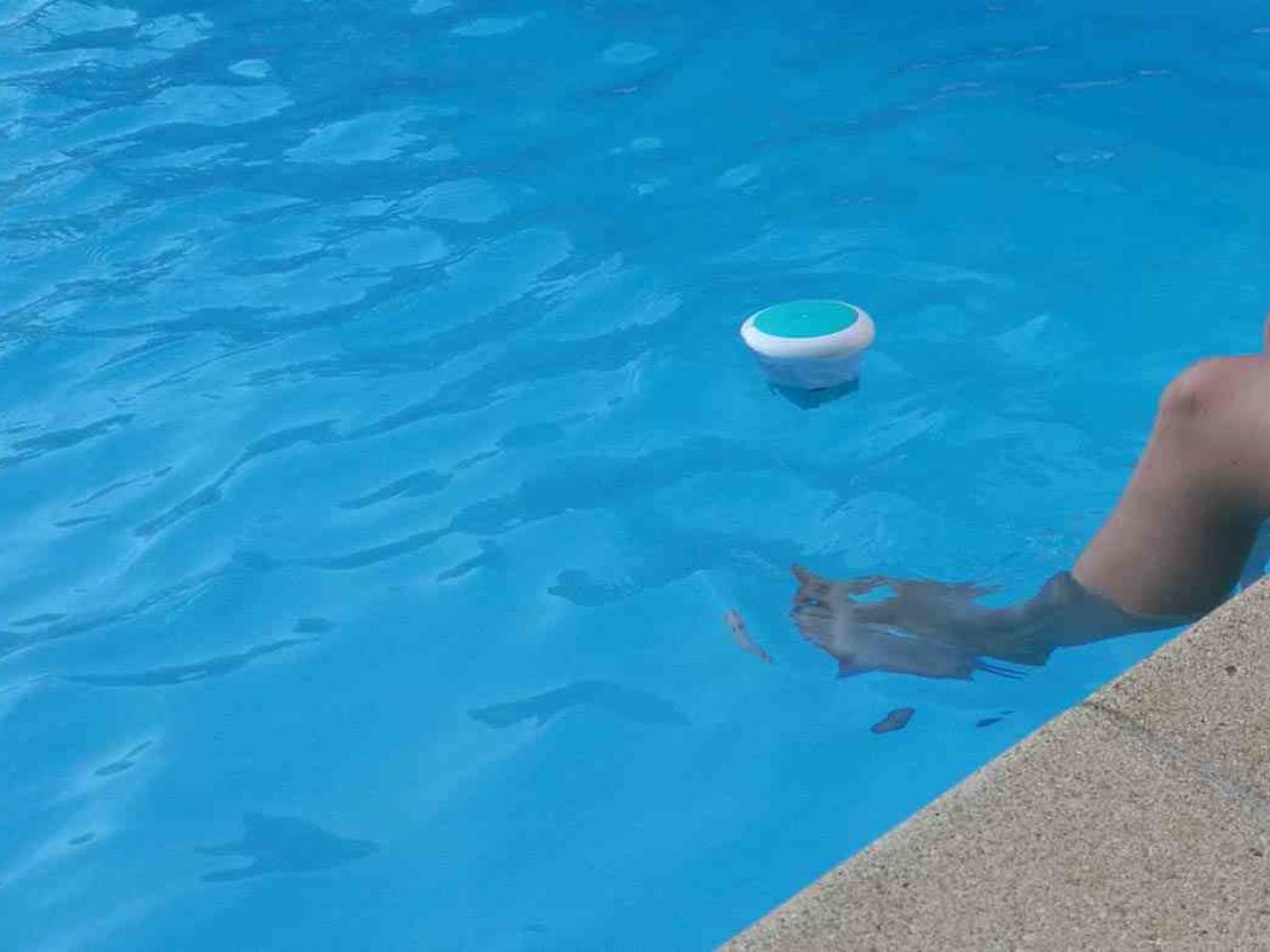 Ilot connecté ICO - analyseur d'eau de piscine connecté