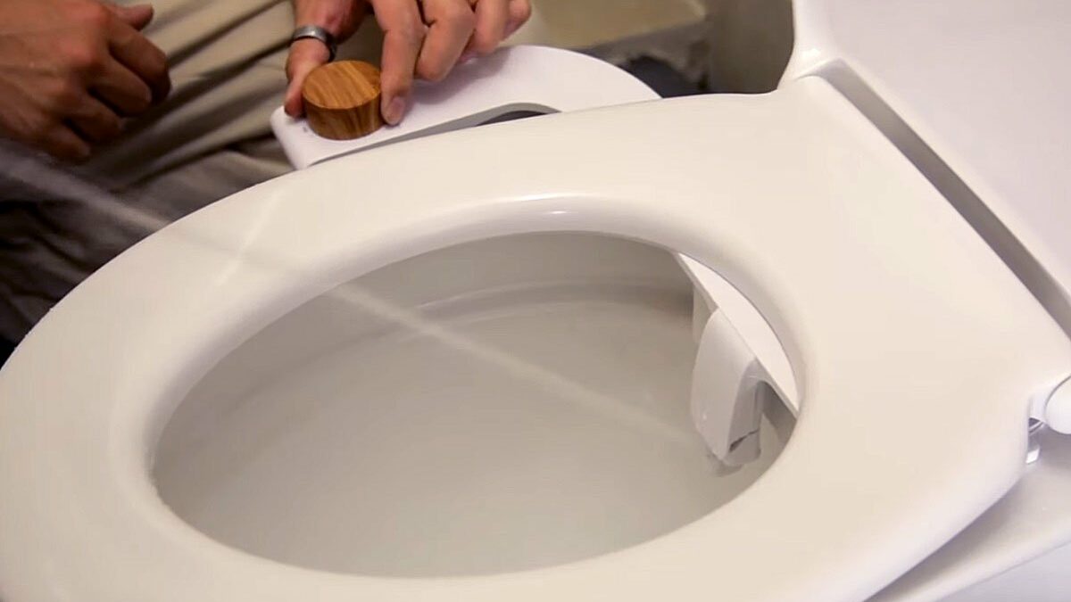 Ce kit de toilettes françaises BOKU (à la japonaise) fait un