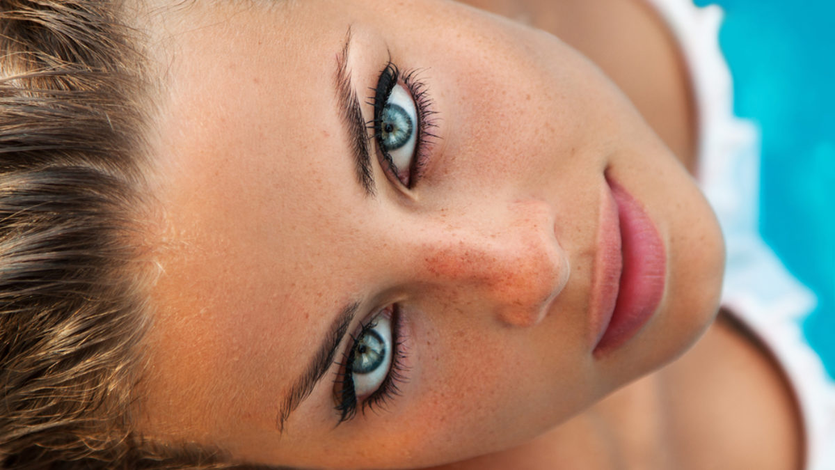 Changer La Couleur De Ses Yeux En Bleu C Est Possible Et Ca Ne Prend Que Secondes